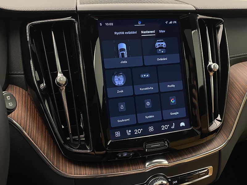 Volvo XC60 T6 AWD RECHARGE DARK ULTIMATE  - fotka 48 z 66