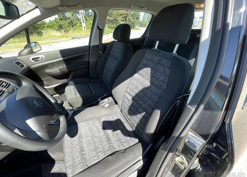 Peugeot 307 2,0 16V - fotka 6 z 9