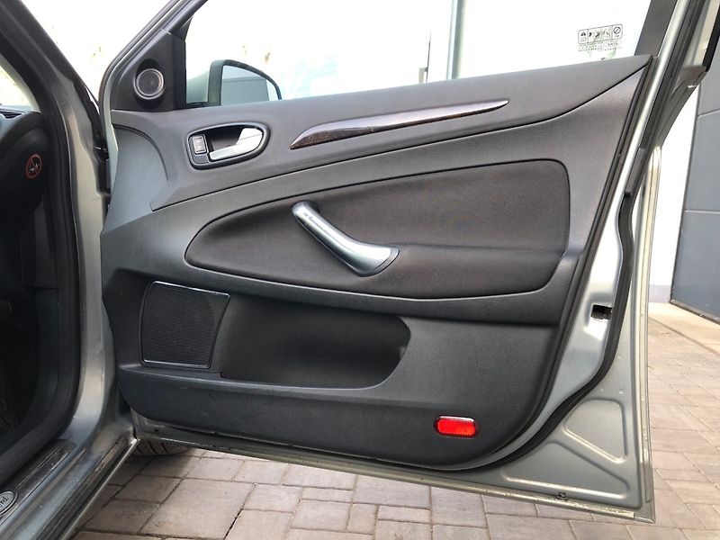 Ford Mondeo (2008) 2.0 TDCi Ghia - fotka 14 z 29