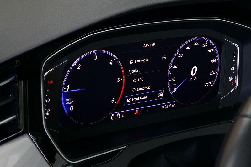 Volkswagen Passat 2.0TDI 110kW Manuál HUD Panora - fotka 31 z 34