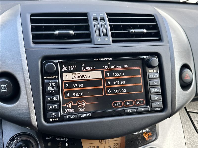Toyota RAV4 2,0 158PS  Life A/T 4x4 - fotka 32 z 51
