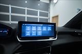 Peugeot 2008 1,2 HYBRID AT KAMERA 360° ČR - náhled 33