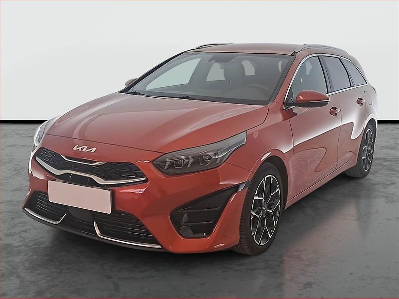 Kia Ceed (2023) GT Line 1.5 T-GDI - fotka 2 z 18
