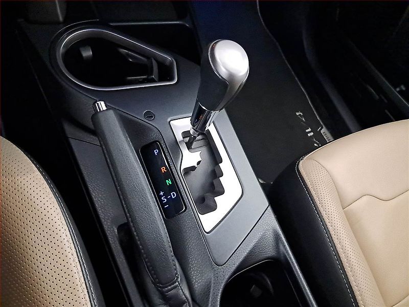 Toyota RAV4 (2017) 2.5 Hybrid - fotka 13 z 17