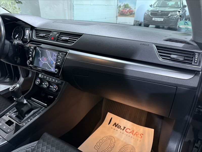 Škoda Superb 2,0   TDI 110kW STYLE 4x4 TAŽN - fotka 26 z 47