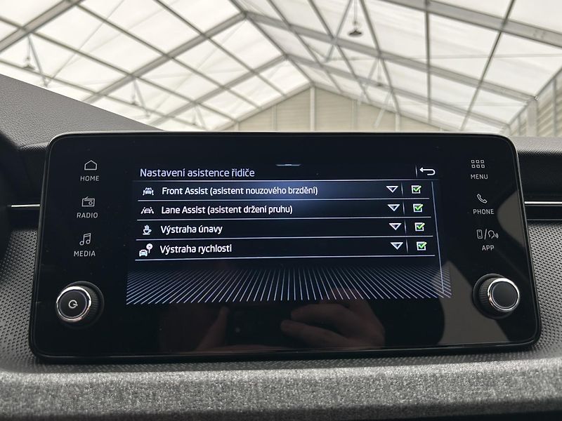 Škoda Scala 1.0 TSI Selection - fotka 9 z 28