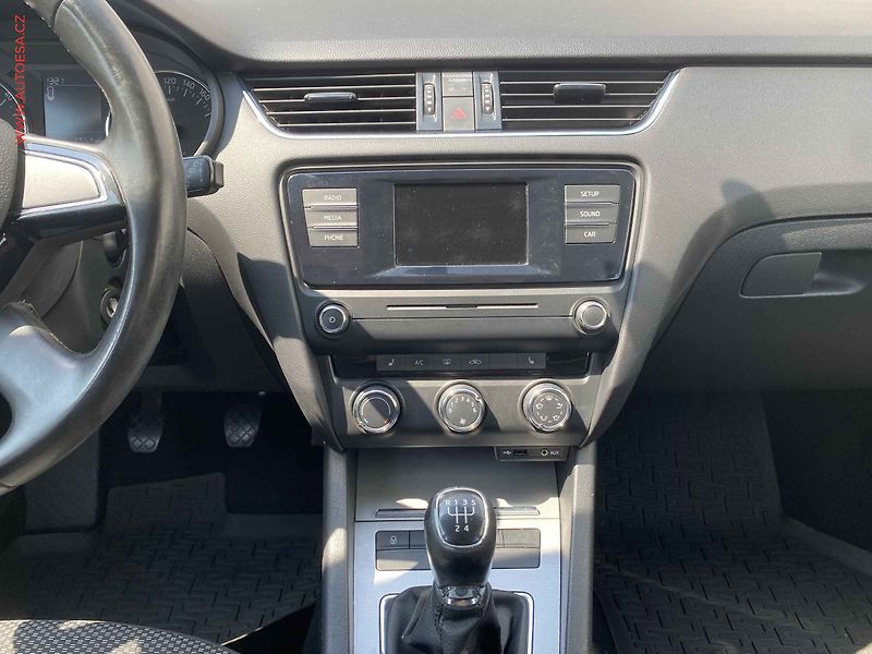 Škoda Octavia (2015) 1.6 TDI, ČR, AC, temp - fotka 12 z 16