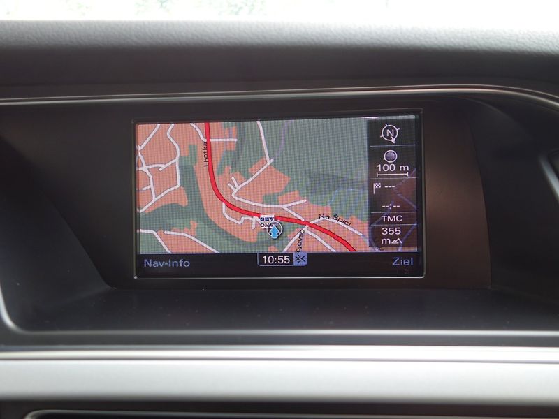 Audi A4 (2015) 2.0TDI 110kW 8A -NAVIGACE - fotka 15 z 35