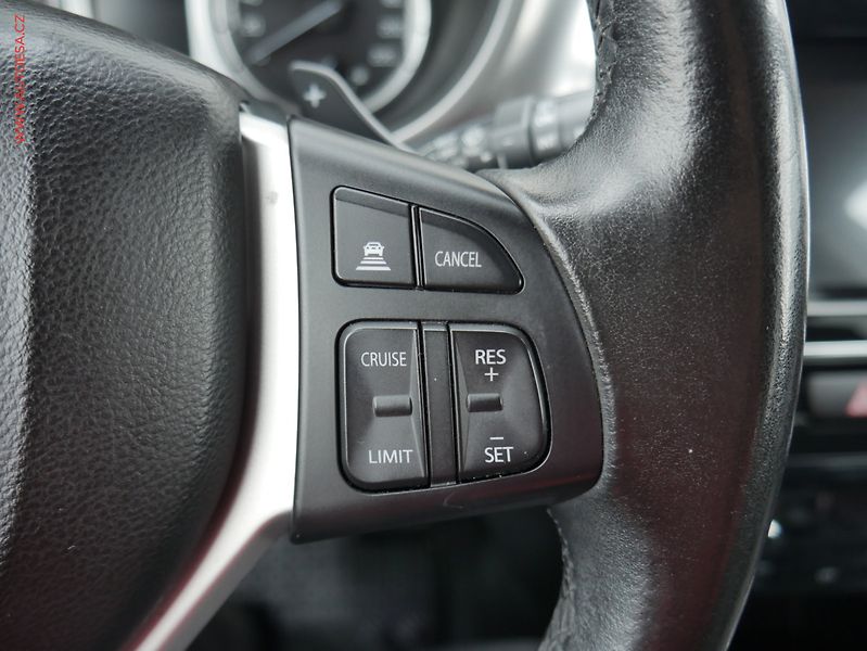 Suzuki Vitara (2016) 1.6 DDiS 4x4, ČR, AT, navi - fotka 13 z 26