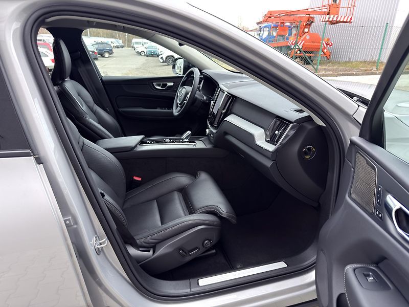 Volvo XC60 B5 AWD PLUS DARK /ventil. sed. - fotka 19 z 48