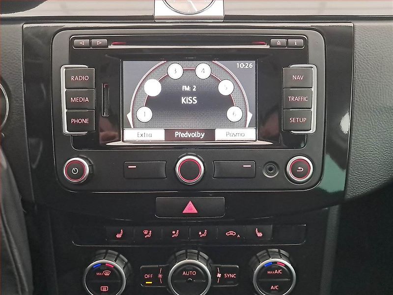 Volkswagen Passat (2013) 2.0 TDI, Automat, Navi - fotka 12 z 16