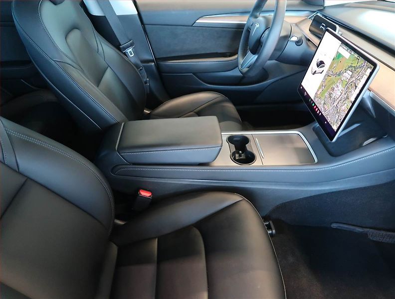 Tesla Model 3 (2021) Long Range 4WD 78kWh, SoH 90% - fotka 9 z 16