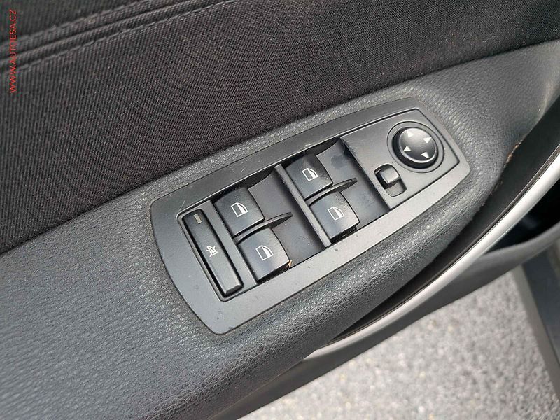 BMW X3 (2008) 2.0 i xD, AC, TZ, panor - fotka 11 z 23