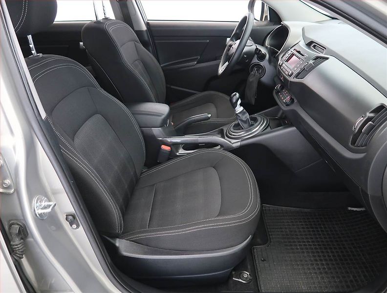 Kia Sportage (2011) 1.6 GDI - fotka 9 z 15