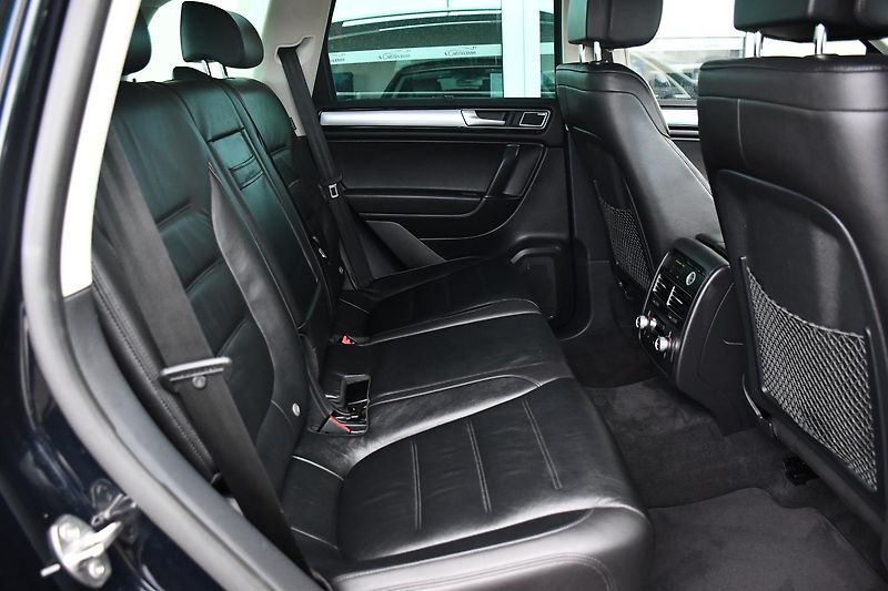 Volkswagen Touareg 3.0TDi V6 4M R-LINE TAŽNÉ ČR - fotka 21 z 44