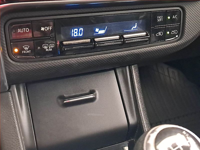 Toyota Auris (2015) 1.6 Valvematic, Serv.kniha - fotka 17 z 17
