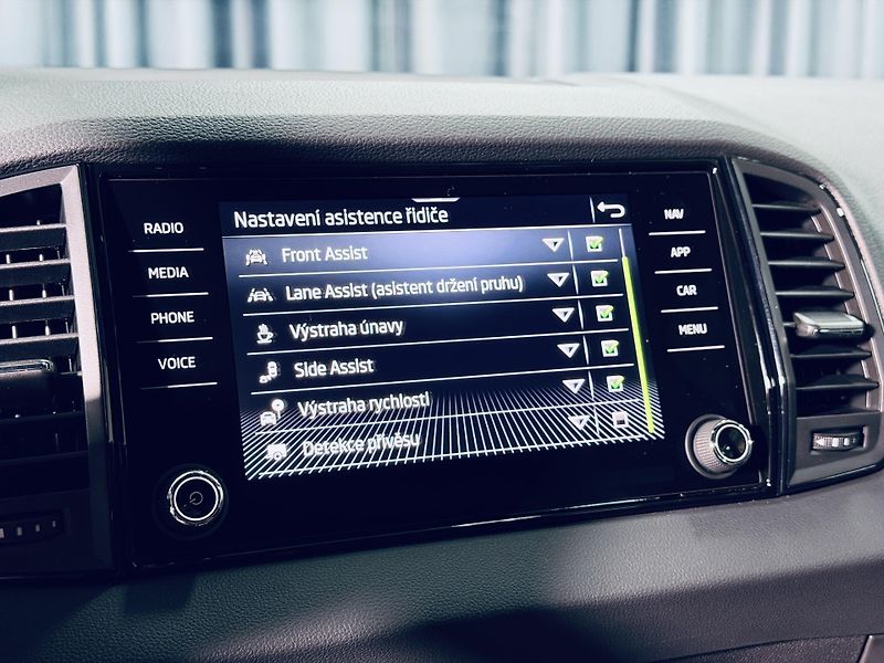 Škoda Karoq (2025) 1.5TSI*SPORT*360*5.LET.ZÁR - fotka 32 z 42