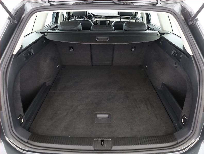 Volkswagen Passat (2016) 2.0 TDI, Automat, Serv.kniha - fotka 17 z 18