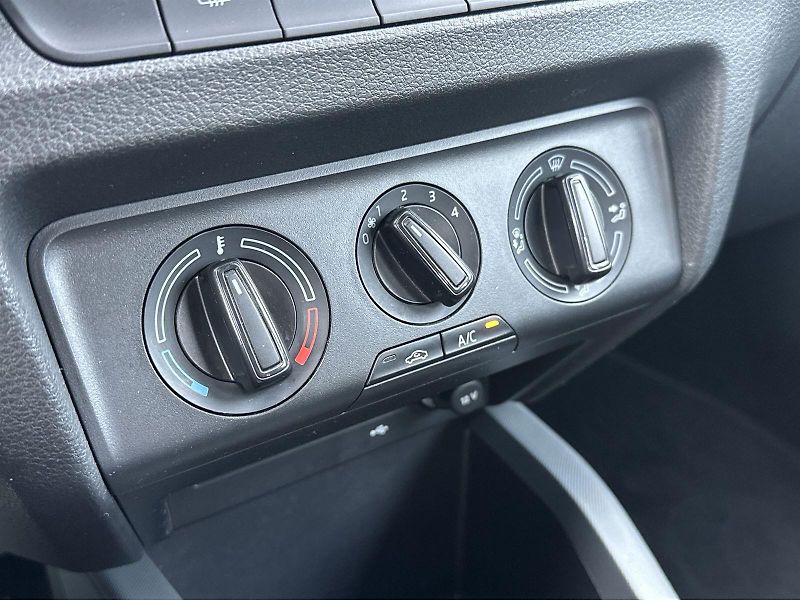 Škoda Fabia (2022) Combi Tour 1.0 TSI Active - fotka 13 z 28