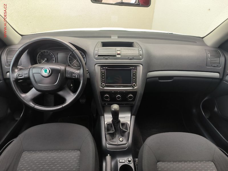 Škoda Octavia (2012) 2.0 TDi, ČR, Active, zámek - fotka 8 z 16