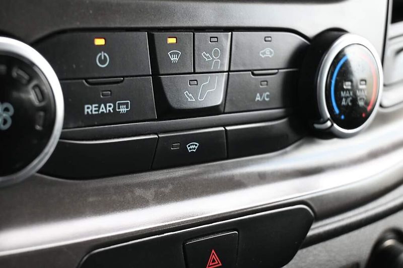 Ford Transit Custom (2020) 2.0 320 L2H1 9 Míst klima ACC - fotka 15 z 26
