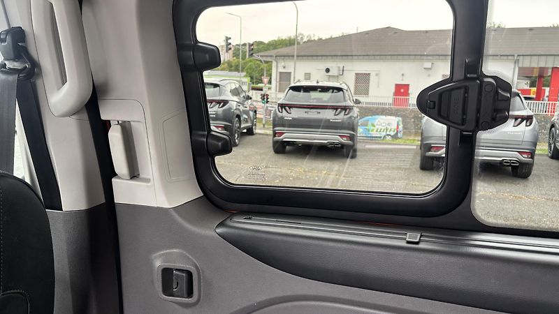 Ford Tourneo Custom (2019) 2.0L Ecoblue - fotka 21 z 29