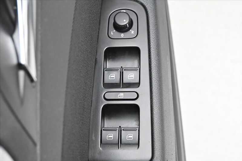 Škoda Superb 2,0 TDI 103 kW Ambition Servis - fotka 28 z 28