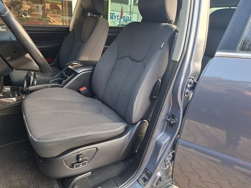 SsangYong Rexton (2015) RX200e-XDi 114kW 4WD 7.MÍST - fotka 20 z 45