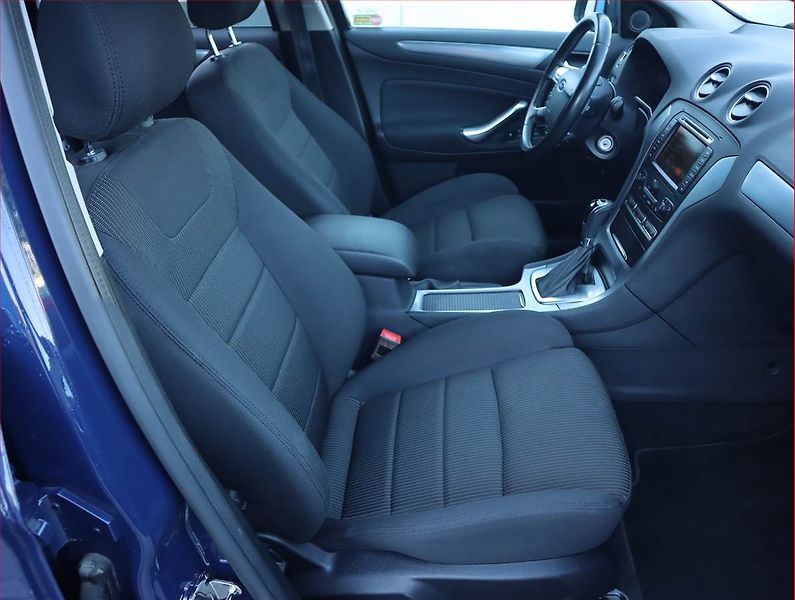 Ford Mondeo (2013) 2.0 TDCi, Automat, Navi - fotka 9 z 19