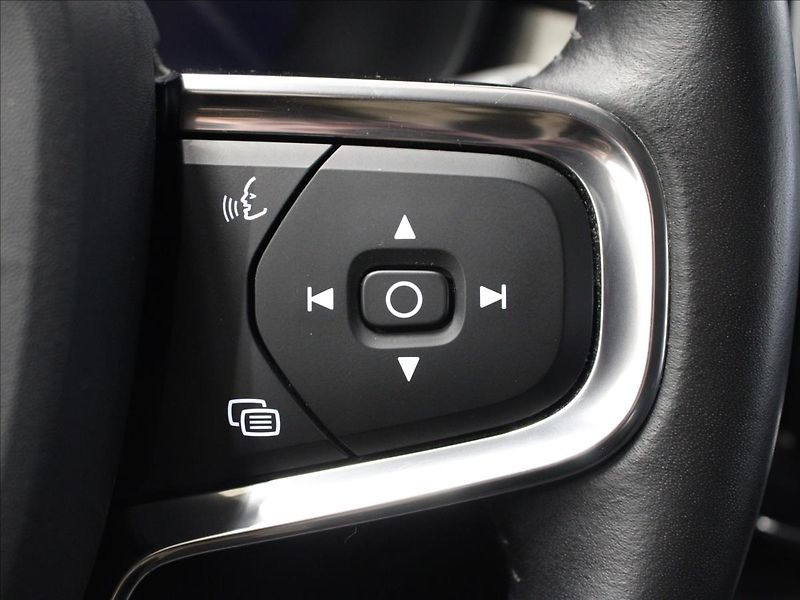 Volvo XC40 2,0 T5 182KW AWD zánovní - fotka 19 z 34