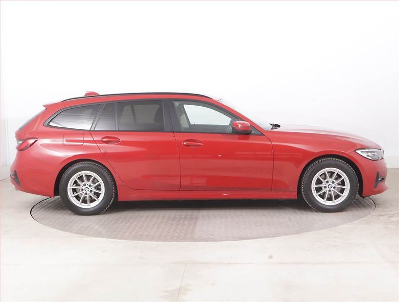 BMW Řada 3 (2019) Advantage 320 d - fotka 6 z 17