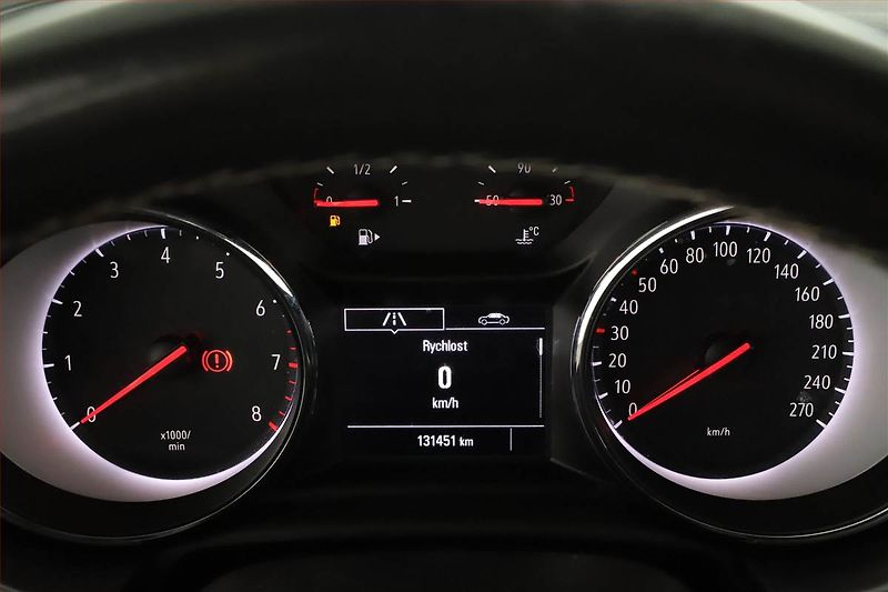 Opel Astra (2019) 1.4 T, Tempomat, Park. senzory - fotka 8 z 12