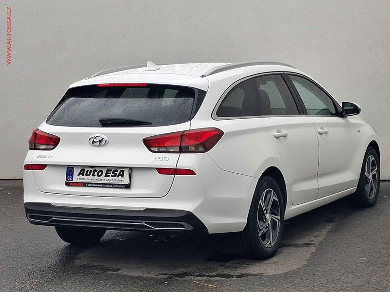Hyundai i30 (2023) 1.5 T-GDi 48V, 1.maj,ČR - fotka 4 z 18