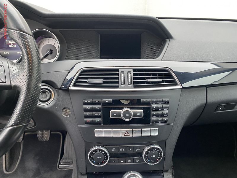 Mercedes-Benz Třídy C (2014) 1.6i C180, Klima - fotka 10 z 17