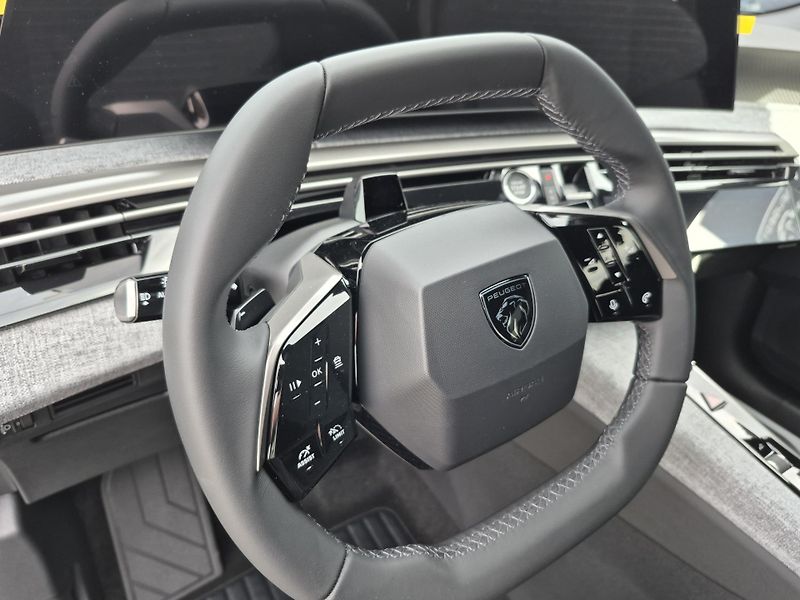 Peugeot 5008 (2026) BUSINESS Hybrid 145 e-DCS6 - fotka 18 z 25