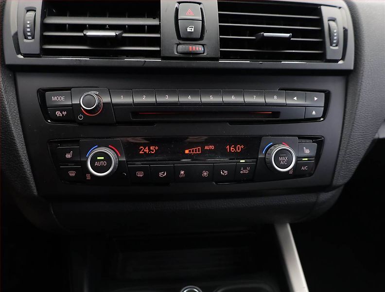 BMW Řada 1 (2014) 116d, Navi, Tempomat - fotka 10 z 21