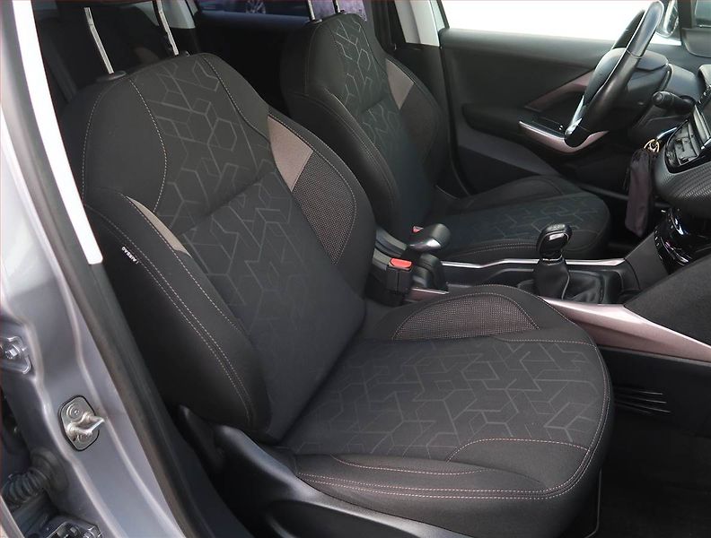 Peugeot 2008 (2016) 1.2 PureTech, Serv.kniha - fotka 9 z 20
