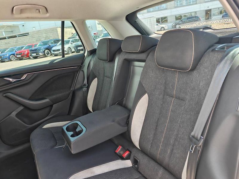 Škoda Kamiq Top Selection 6MP 1,0TSI - fotka 8 z 22