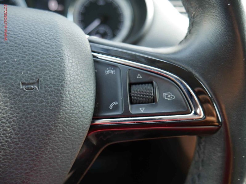 Škoda Octavia (2017) 1.6 TDi, ČR, Style, LED - fotka 15 z 20