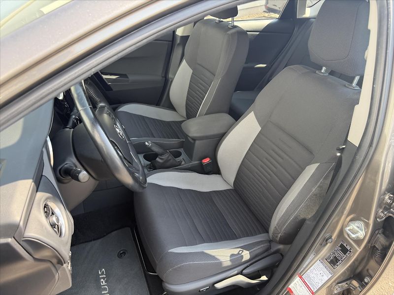 Toyota Auris 1,6 Active Trend - fotka 9 z 19