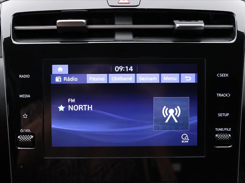 Hyundai Tucson 1,6 T-GDI HEV 169kW Comfort Za - fotka 23 z 34