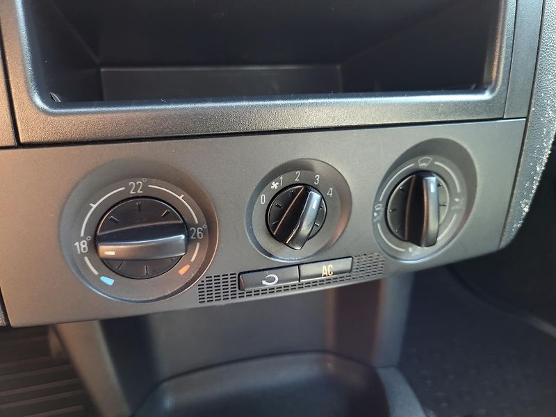 Škoda Fabia 1.2 i 12V HTP 47kW - fotka 14 z 37