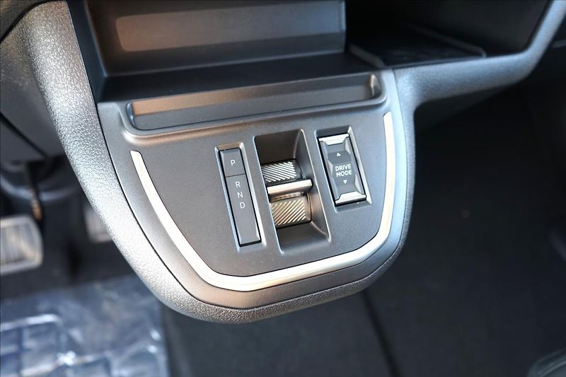 Citroën SpaceTourer (2025) 2,2 BlueHDi 180 EAT8 SHINE XL - fotka 21 z 32