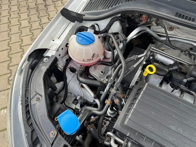 Škoda Fabia (2015) 1,2 TSI 66 KW 2 MAJ. STK - fotka 42 z 44