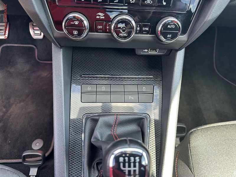 Škoda Octavia (2017) 2.0 TSI, ČR, RS, LED - fotka 14 z 17