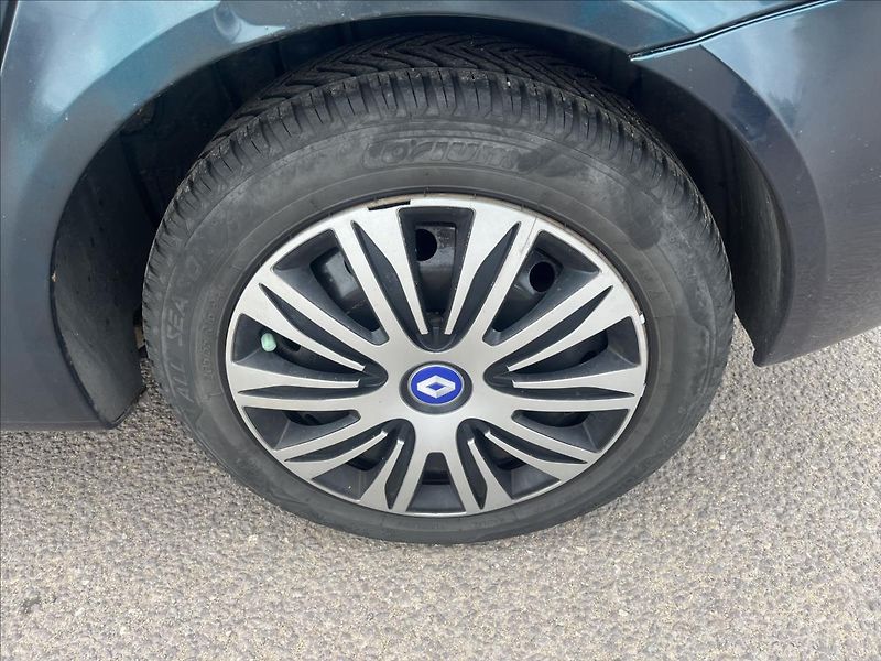 Renault Laguna 1,9 dCi TAŽNÉ SERVIS STK 3/28 - fotka 32 z 33