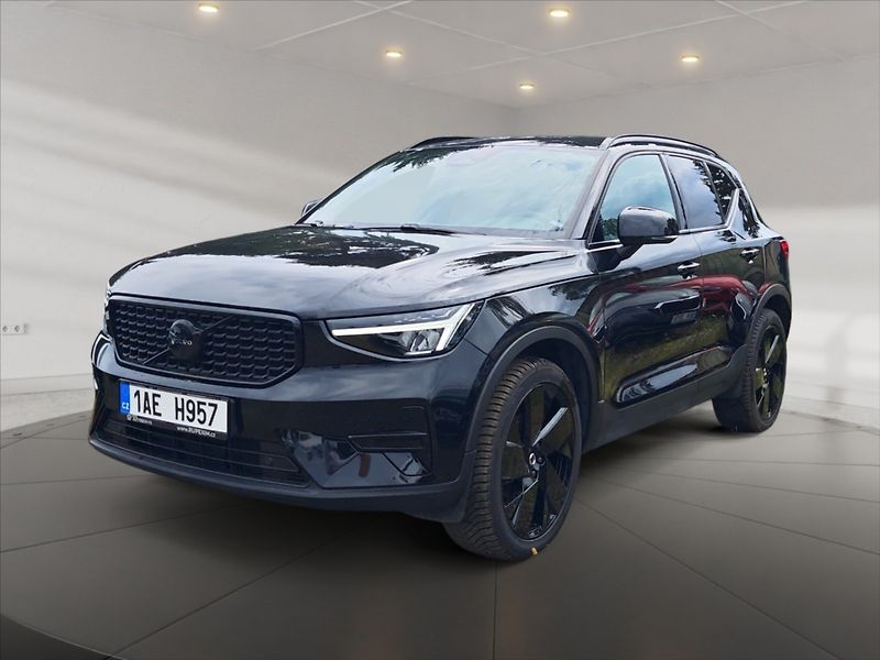 Volvo XC40 2,0 B4 Plus Black Edition AT - fotka 2 z 11