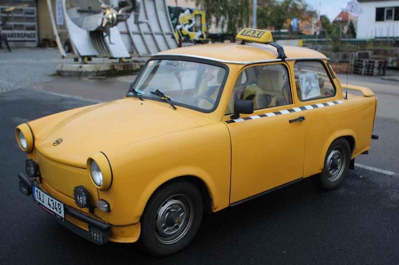 Výstava vozů Trabant při křtu knihy v plzeňském Depu 2015