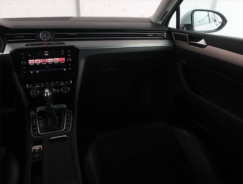 Volkswagen Passat (2017) 2.0 TDI, Automat, Kůže - fotka 8 z 16