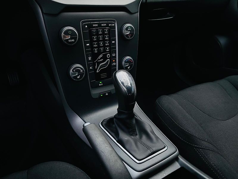 Volvo V40 2.0D3 AUT CROSS COUNTRY TAŽNÉ - fotka 33 z 40